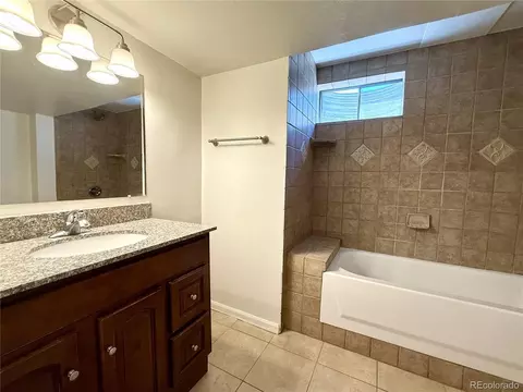 Bath - 18090 E Pacific Pl, Aurora, CO 80013 photo 2 of 3