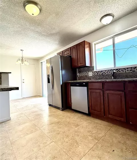 Kitchen - 18090 E Pacific Pl, Aurora, CO 80013 photo 3 of 3