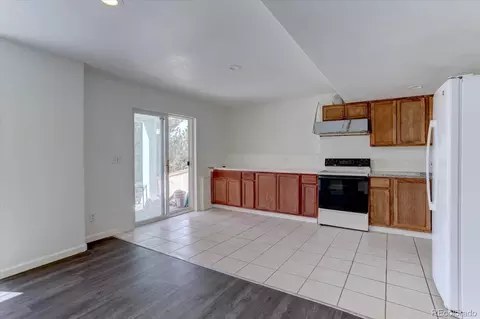 Kitchen - 20436 E Flora Dr, Aurora, CO 80013 photo 5 of 6
