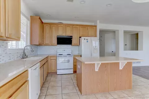 Kitchen - 20436 E Flora Dr, Aurora, CO 80013 photo 2 of 6