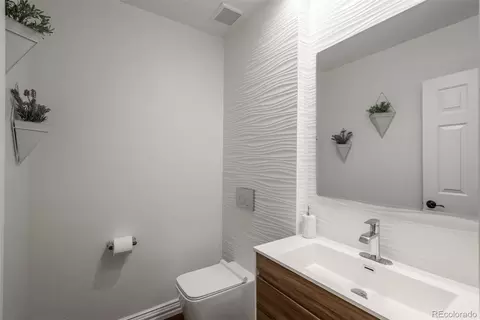 8481 Colonial Dr, Lone Tree, CO 80124 photo 18