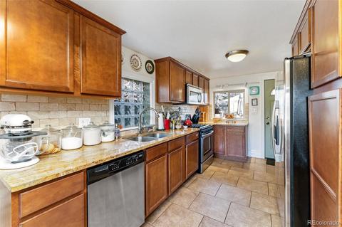 2450 Oneida St, Denver, CO 80207 photo 10