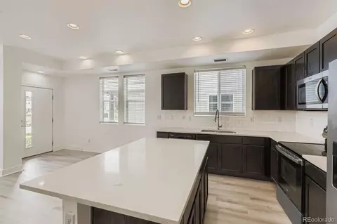 16207 Elk Pl, Denver, CO 80239 photo 5