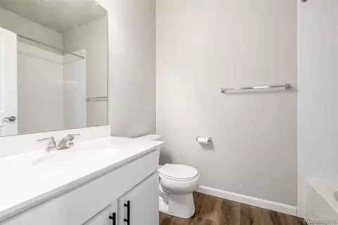 Bath - 14933 E Belleview Dr, Aurora, CO 80015 photo 3 of 4
