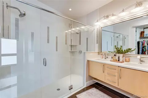 Bath - 7781 E 29th Ave, Denver, CO 80238 photo 1 of 3