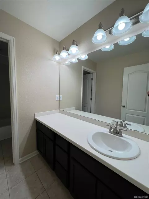Bath - 6602 S Kellerman Way, Aurora, CO 80016 photo 2 of 8