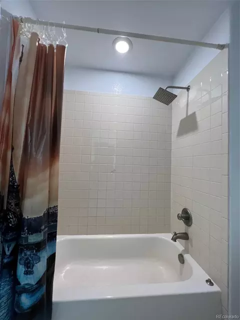 Bath - 6602 S Kellerman Way, Aurora, CO 80016 photo 3 of 8