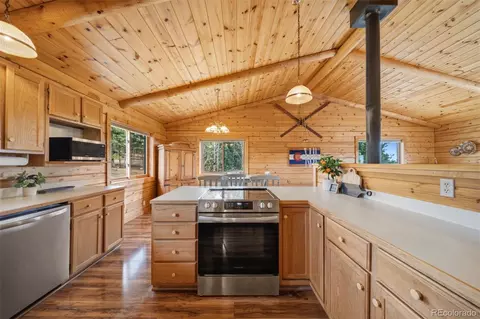 Kitchen - 4269 Cedar Mountain Rd, Divide, CO 80814 photo 2 of 2