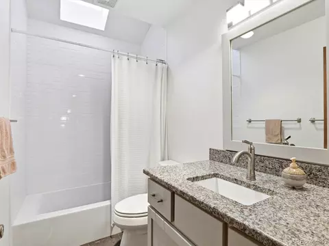 Bath - 345 Deer Trail Cir, Boulder, CO 80302 photo 3 of 4