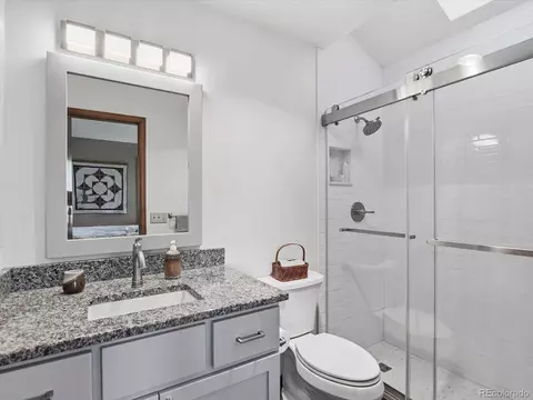Bath - 345 Deer Trail Cir, Boulder, CO 80302 photo 1 of 4
