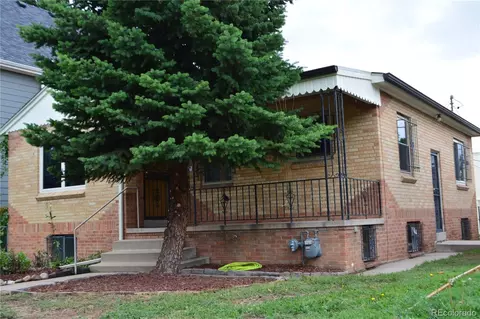 4561 W Moncrieff Pl, Denver, CO 80212