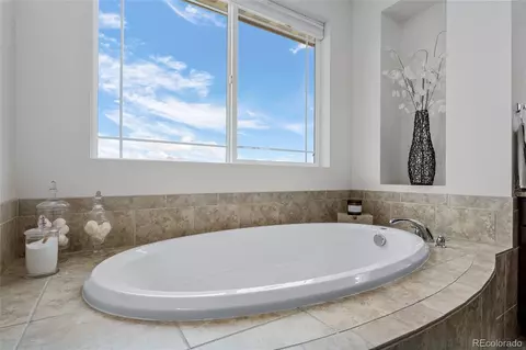 Bath - 27523 Euclid Dr, Aurora, CO 80016 photo 4 of 6