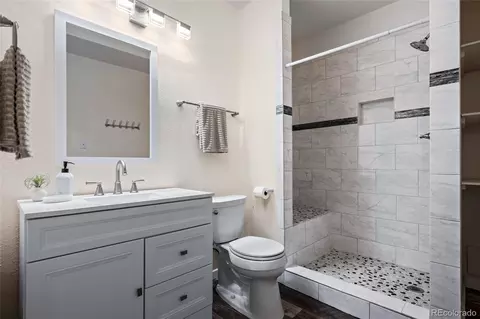 Bath - 27523 Euclid Dr, Aurora, CO 80016 photo 6 of 6