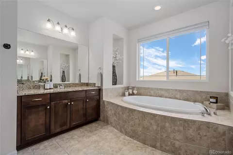 Bath - 27523 Euclid Dr, Aurora, CO 80016 photo 1 of 6