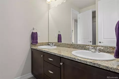 Bath - 27523 Euclid Dr, Aurora, CO 80016 photo 5 of 6