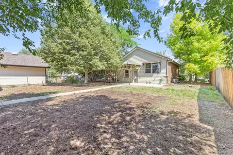Exterior - 203 E Colorado Ave, Berthoud, CO 80513 photo 9 of 11