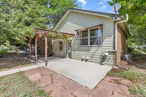 Exterior - 203 E Colorado Ave, Berthoud, CO 80513 photo 7 of 11