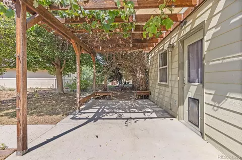 Exterior - 203 E Colorado Ave, Berthoud, CO 80513 photo 6 of 11