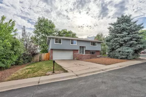 2537 S Flower Ct, Lakewood, CO 80227