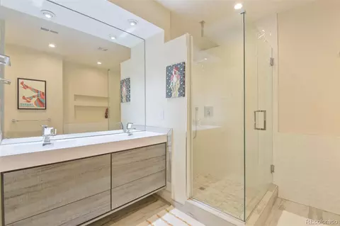 Bath - 2940 Ivanhoe St, Denver, CO 80207 photo 1 of 3