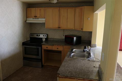 1172 Newark St, Aurora, CO 80010 photo 2