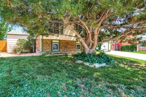 945 Madison Way, Bennett, CO 80102 photo 2