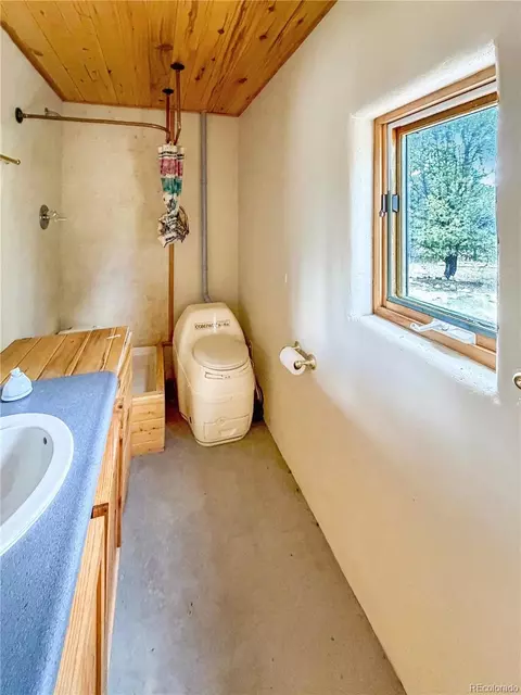 Bath - 33 Big Bear Rd, Mosca, CO 81146 photo 1 of 1