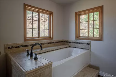 Bath - 952 Steamboat Valley Rd, Lyons, CO 80540 photo 4 of 6