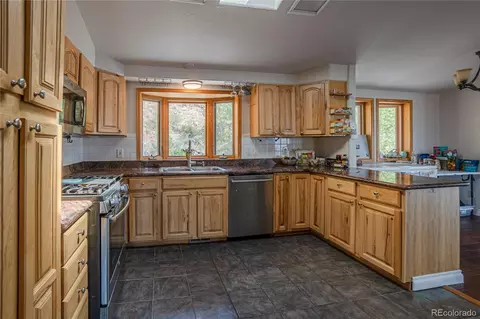 Kitchen - 952 Steamboat Valley Rd, Lyons, CO 80540 photo 3 of 3
