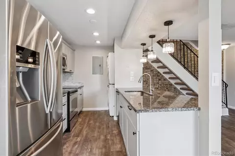 Kitchen - 1192 S Eagle Cir #B, Aurora, CO 80012 photo 3 of 4