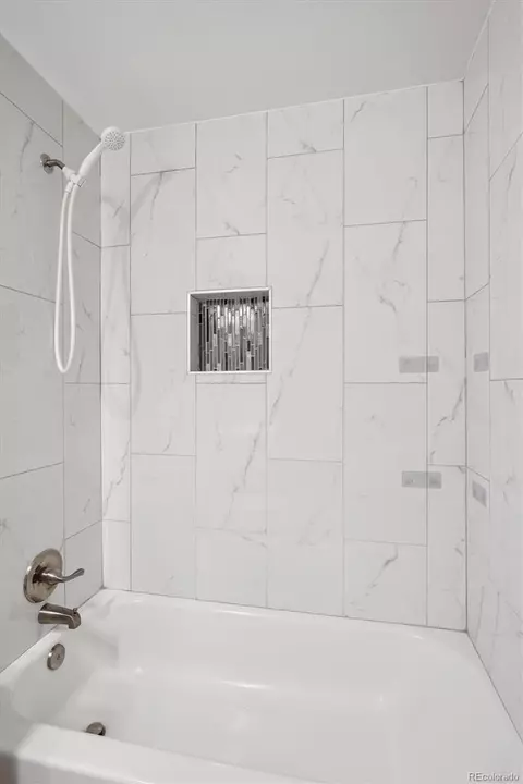 Bath - 1192 S Eagle Cir #B, Aurora, CO 80012 photo 3 of 3