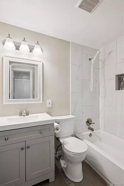 Bath - 1192 S Eagle Cir #B, Aurora, CO 80012 photo 2 of 3