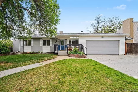 6134 Queen Ct, Arvada, CO 80004