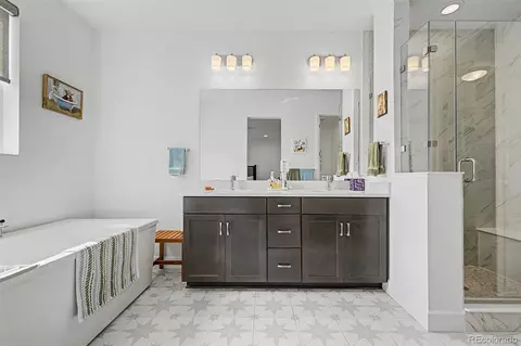 Bath - 10558 Eby Cir, Lone Tree, CO 80124 photo 2 of 5