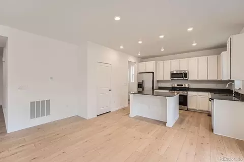 24736 Evans Dr, Aurora, CO 80018 photo 4