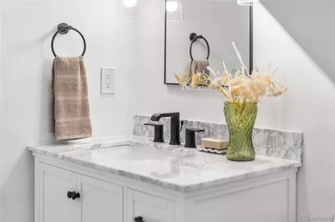 Bath - 1623 E 30th Ave, Denver, CO 80205 photo 5 of 6