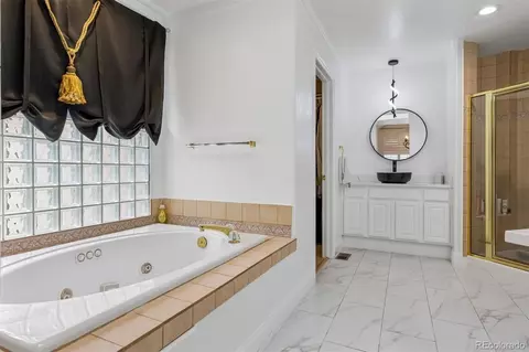 Bath - 8948 E Cedar Hill Pl, Lone Tree, CO 80124 photo 2 of 6