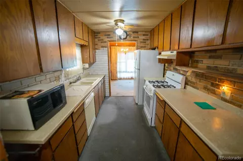 1803 Carson St, Aurora, CO 80011 photo 4