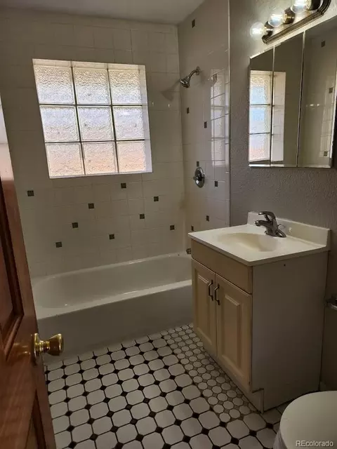 Bath - 5455 E 36th Ave, Denver, CO 80207 photo 1 of 1