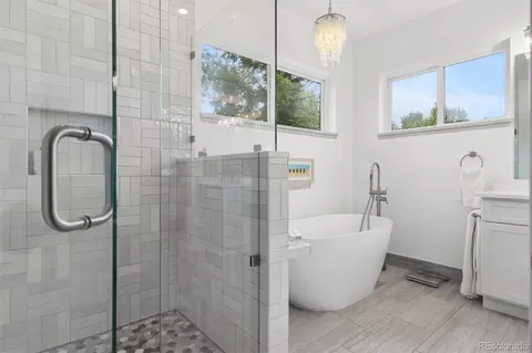 Bath - 2870 18th St, Boulder, CO 80304 photo 5 of 6