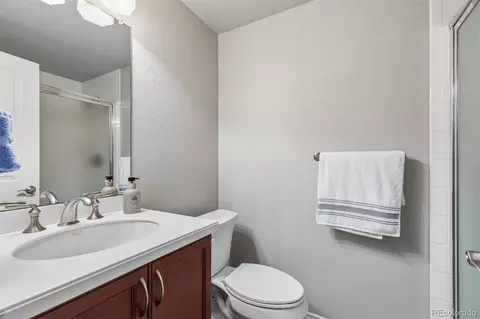Bath - 6584 S Quantock Ct, Aurora, CO 80016 photo 4 of 5
