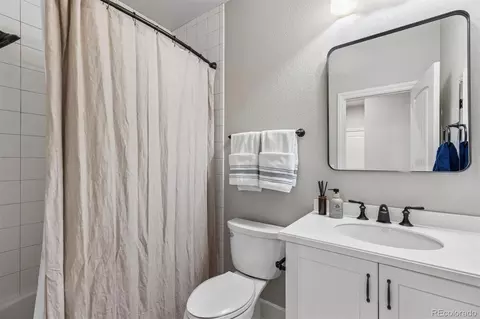 Bath - 6584 S Quantock Ct, Aurora, CO 80016 photo 1 of 5