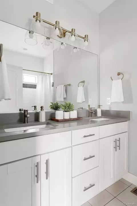 Bath - 4400 E Bails Pl, Denver, CO 80222 photo 5 of 8