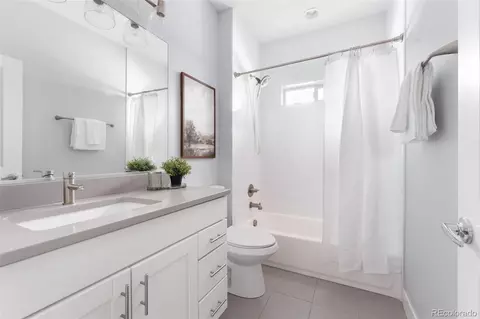 Bath - 4400 E Bails Pl, Denver, CO 80222 photo 6 of 8