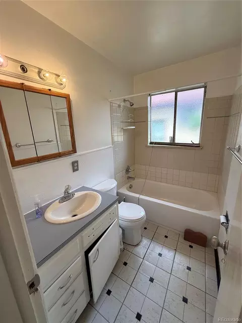 5209 E Thrill Pl, Denver, CO 80207 photo 7