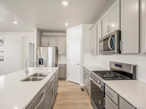 22485 E 7th Pl, Aurora, CO 80018 photo 5