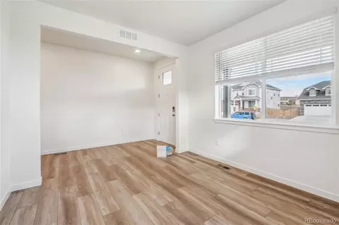 27414 E Byers Ave, Aurora, CO 80018 photo 3