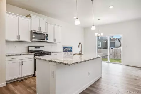 27414 E Byers Ave, Aurora, CO 80018 photo 4