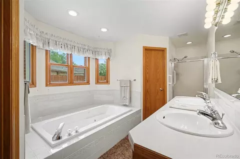 Bath - 110 Sioux Dr, Berthoud, CO 80513 photo 2 of 5