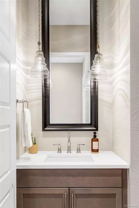 Bath - 8792 E 53rd Ave, Denver, CO 80238 photo 2 of 9